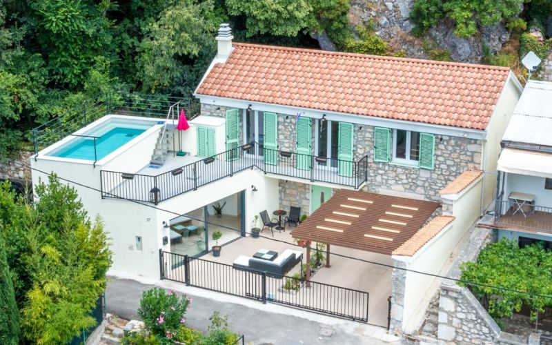 Villa Pool on Top