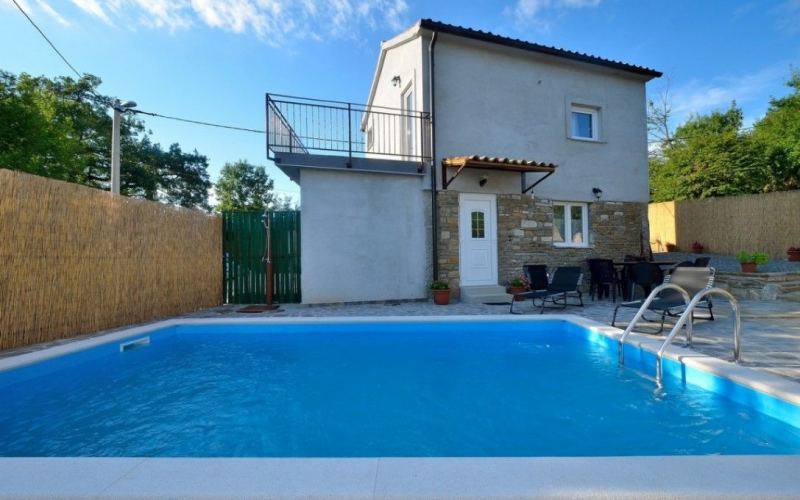 Holiday House Eda