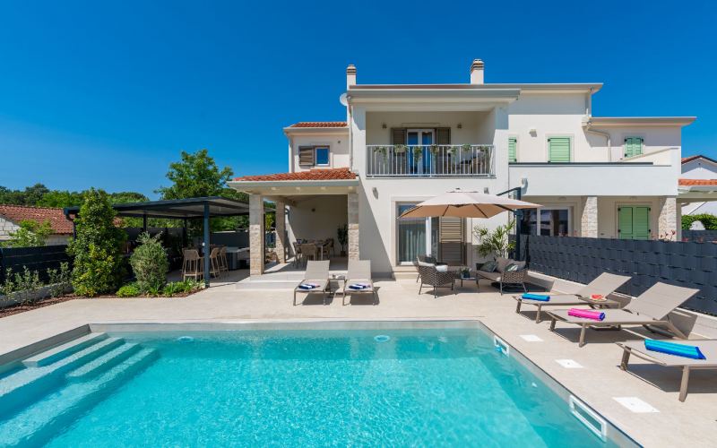 Villa Aria mit beheiztem Pool