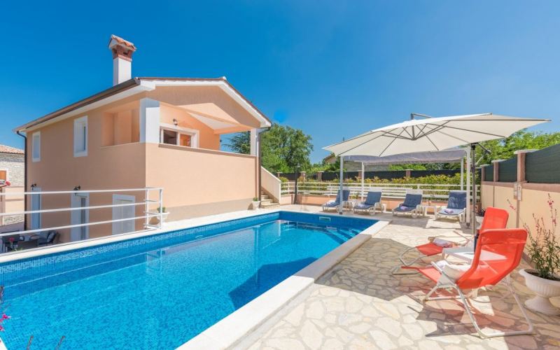 Villa Dina