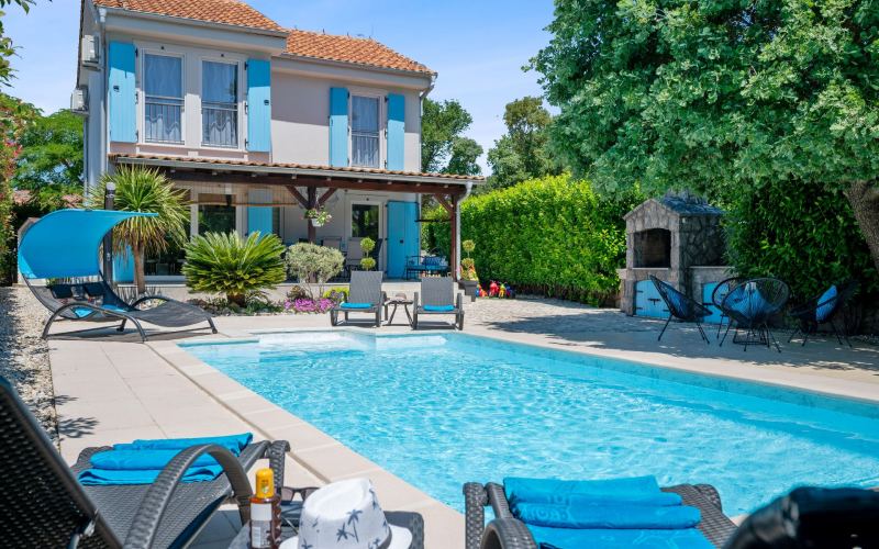 Vila Dory s grijanim bazenom i jacuzzijem